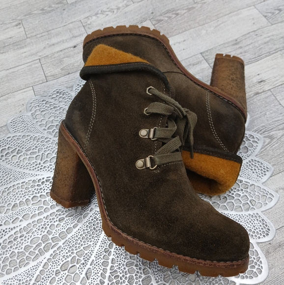 UGG Vintage Australia Calynda Distressed Suede Heeled Boiled Wool Lining Booties - Picture 1 of 16